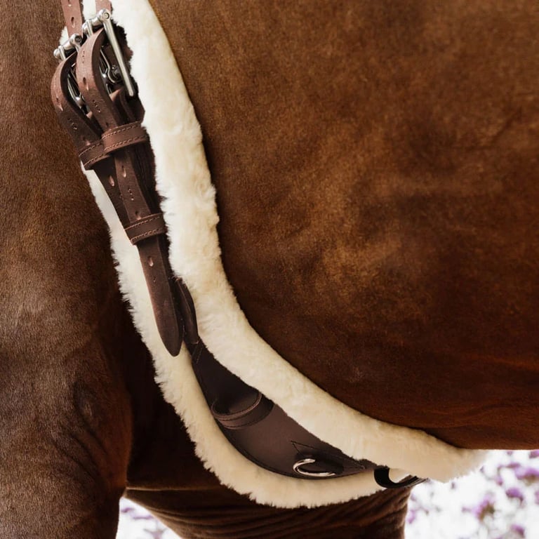 Kentucky Horsewear Sheepskin anatomic short girth